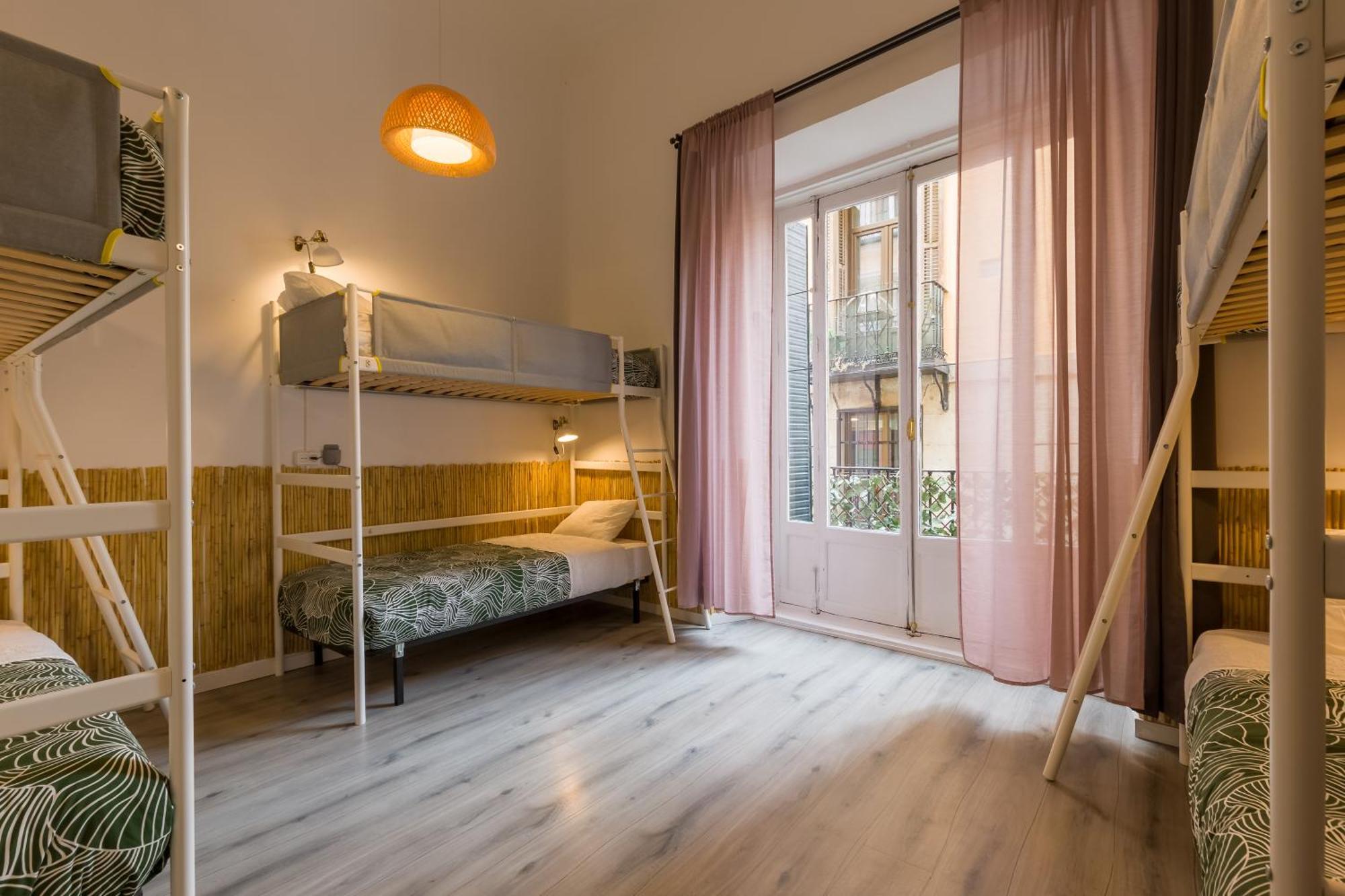 Social - Coliving & Coworking - Madrid 호스텔 객실 사진